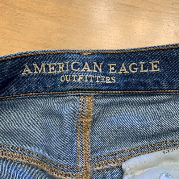 American Eagle Mom Jean Size 0 Short Distressed medium/light wash - Picture 5 of 7